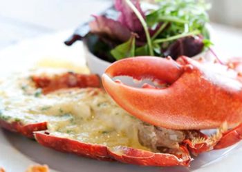 Which are the health benefits of eating crabs meat?