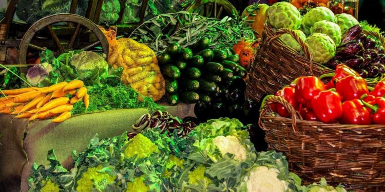 Know the benefits of wholesale food suppliers