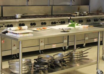 Commercial Restaurant Equipment: Tips to Save Space