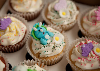 5 Creative Ways to Wow Your Guests with a Custom Cake