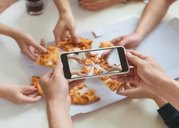 Top tips for achieving perfect food shots with a food photographer